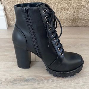 Heeled combat boot